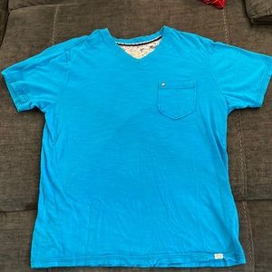 Men’s Bridget blue tee with pocket